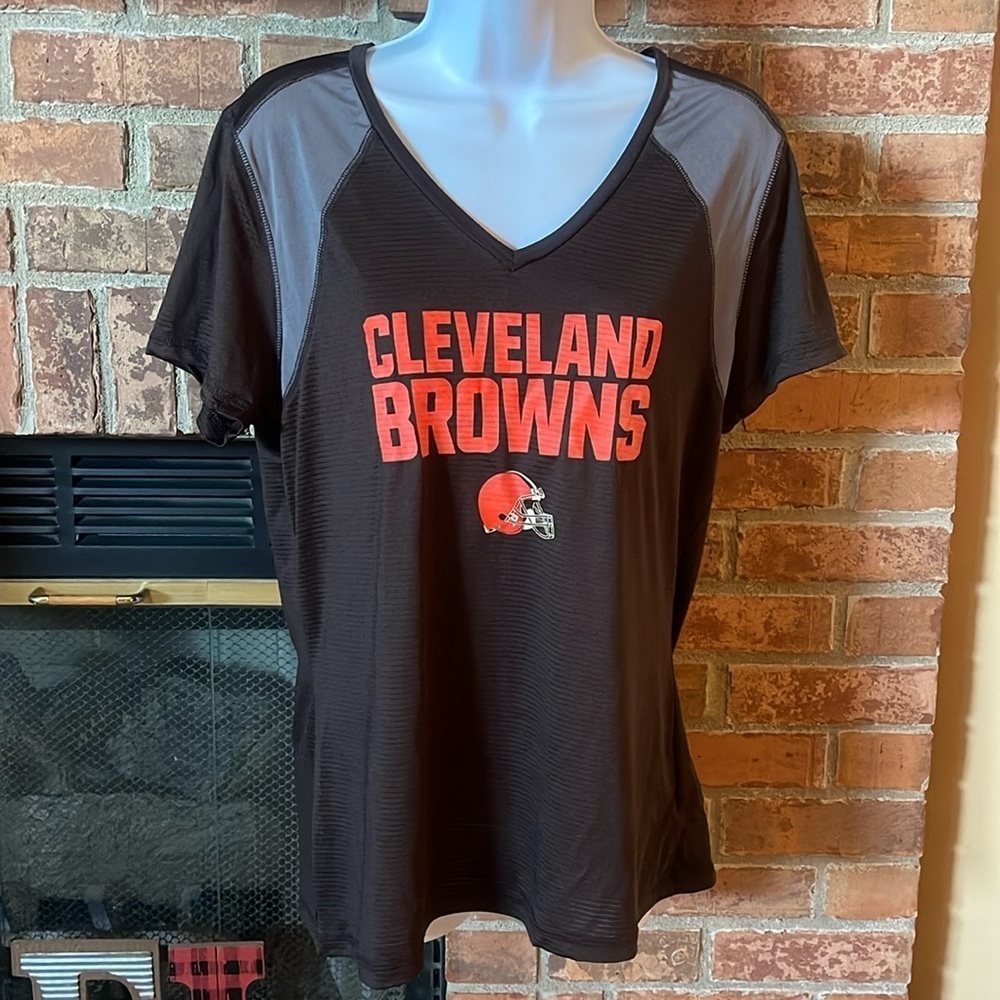 NWT NFL Team Apparel Cleveland Browns Short Sleeve Shirt
